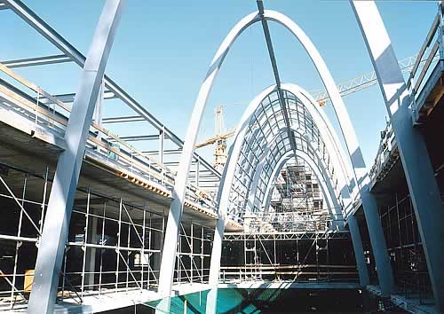 Die eingeruestete Karstadt-Zentrale in Karlsruhe